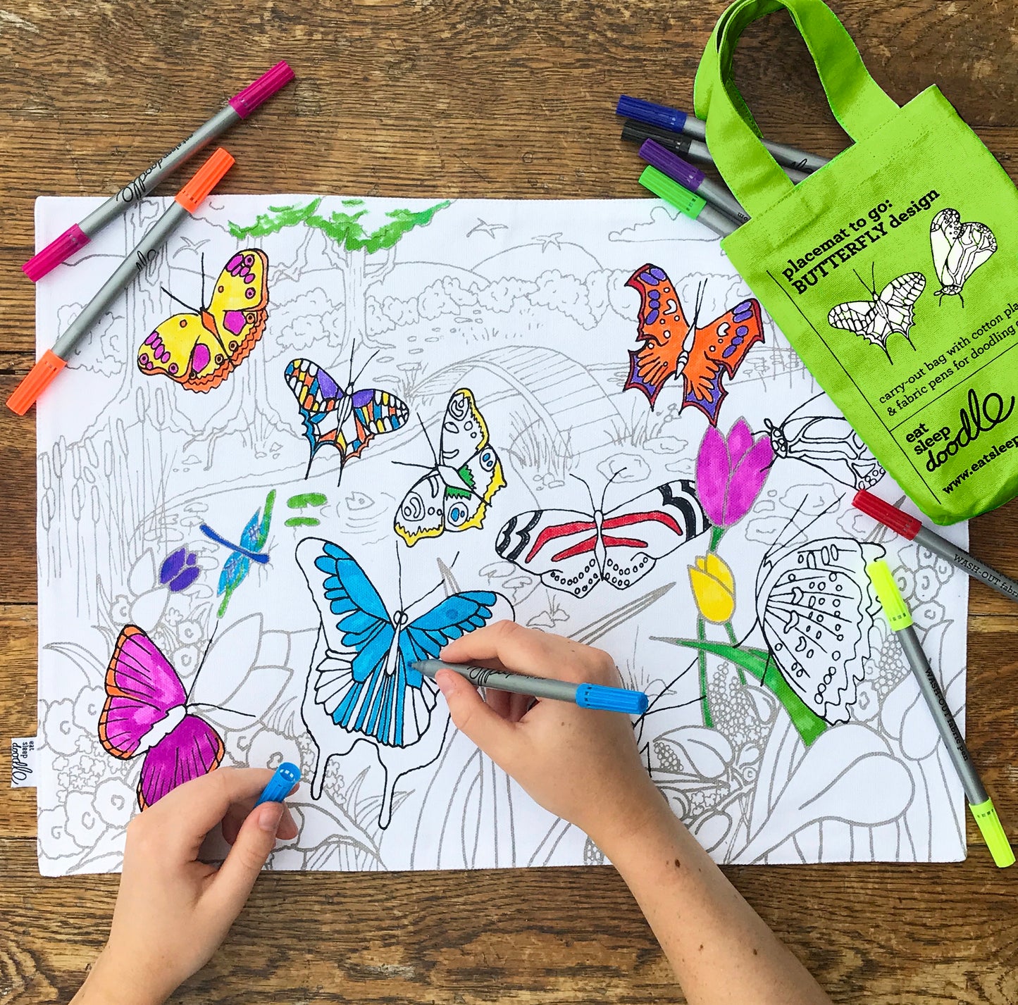 Eatsleepdoodle | Inkleurbare Placemat | Vlinders