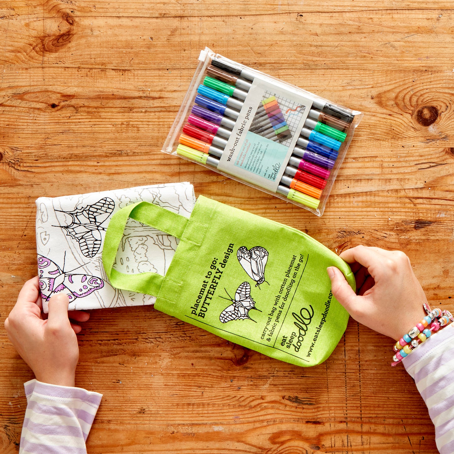 Eatsleepdoodle | Inkleurbare Placemat | Vlinders
