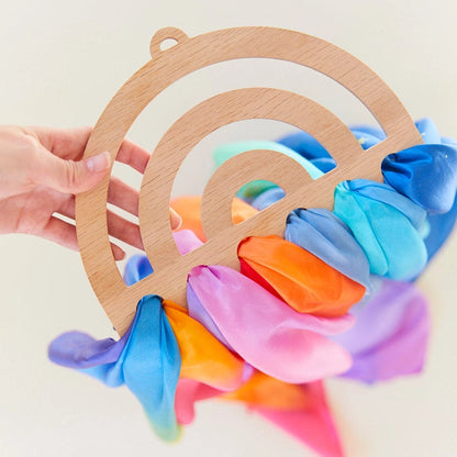 Sarah's Silks | Houten Display Voor Speelzijde | Regenboog