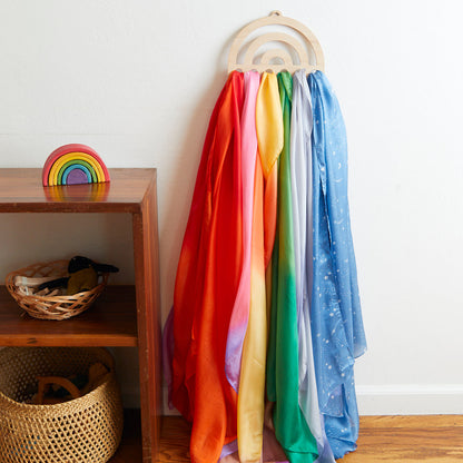 Sarah's Silks | Houten Display Voor Speelzijde | Regenboog