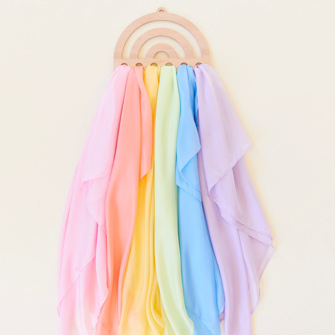 Sarah's Silks | Houten Display Voor Speelzijde | Regenboog
