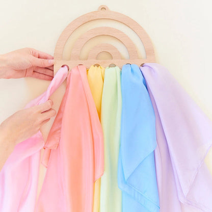 Sarah's Silks | Houten Display Voor Speelzijde | Regenboog