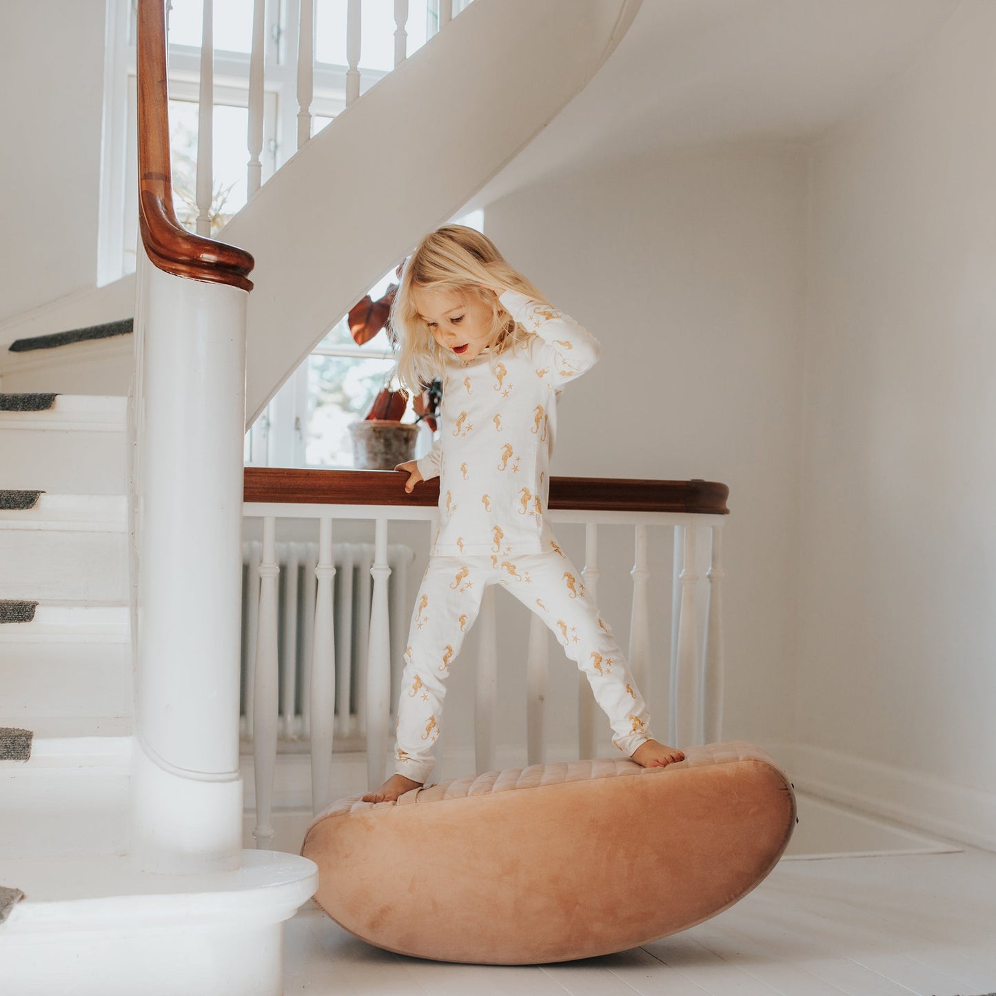 Scandinavian Stories by Marton | Speelkussen Rockme | Zwart