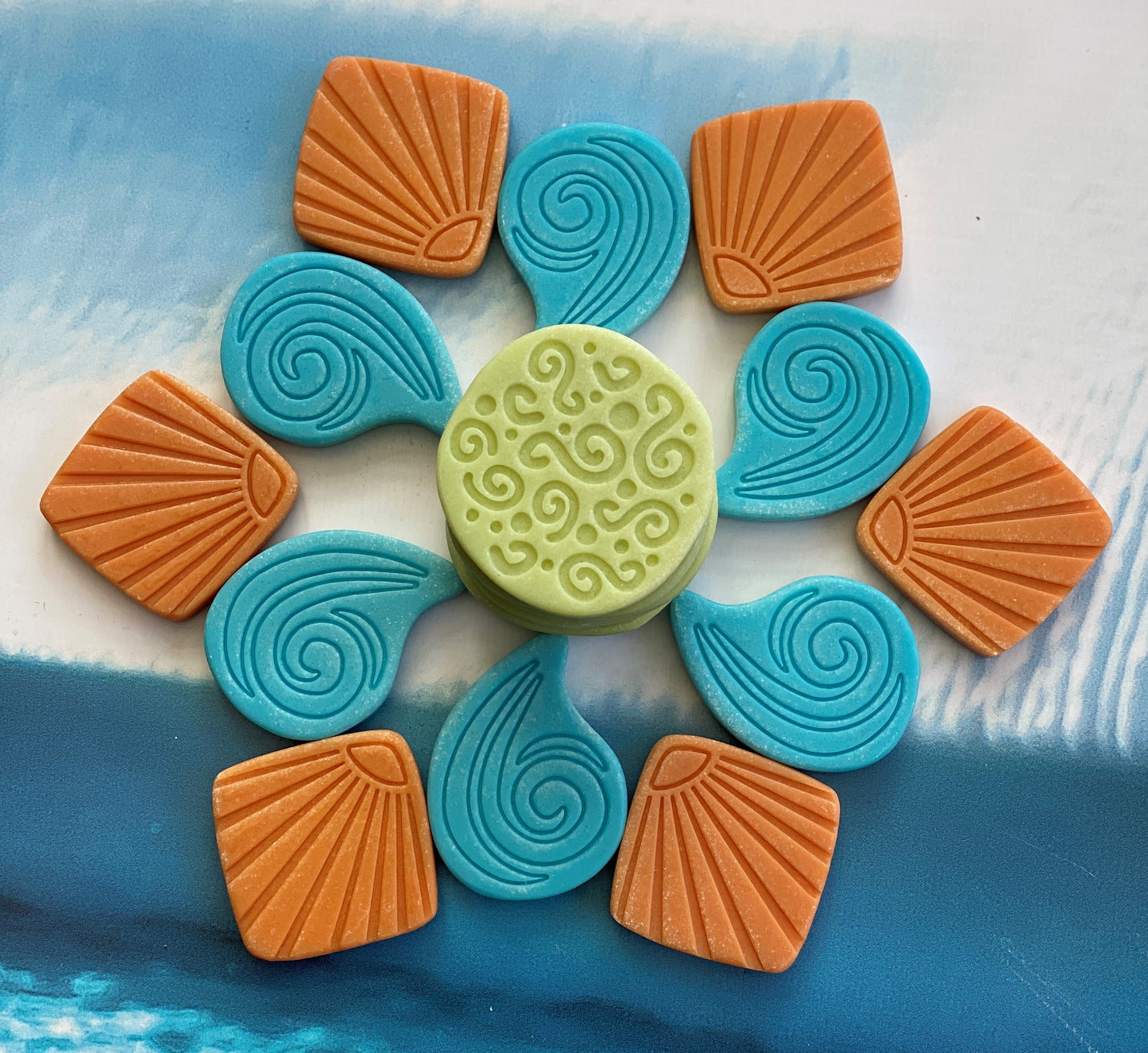 Yellow Door | Scenery Stones | Oceaan